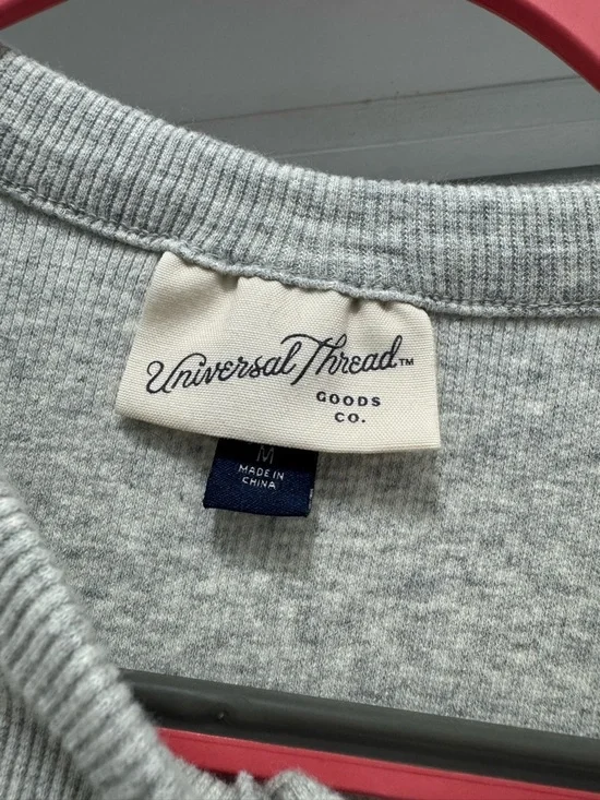 Universal Threads Button Front Top - Picture 3 of 3